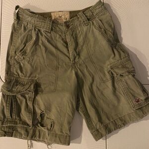 Hollister Olive Cargo Shorts for Men & boys...anyone who loves them! 🤗